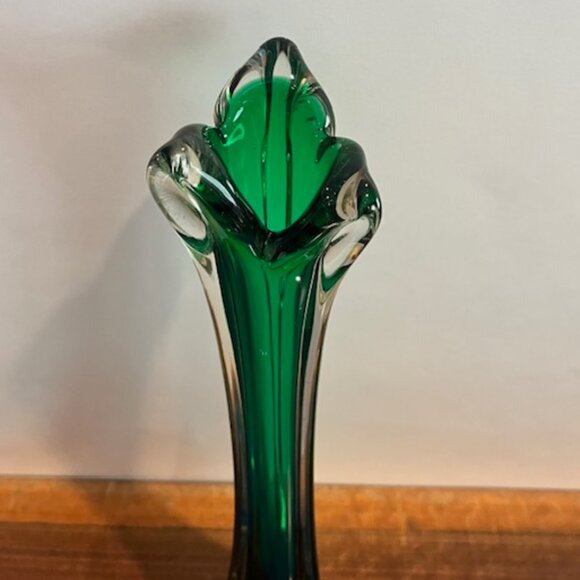 Art Glass Green and Clear 3 Finger Swung Stretch 14" Vase - Picture 5 of 11